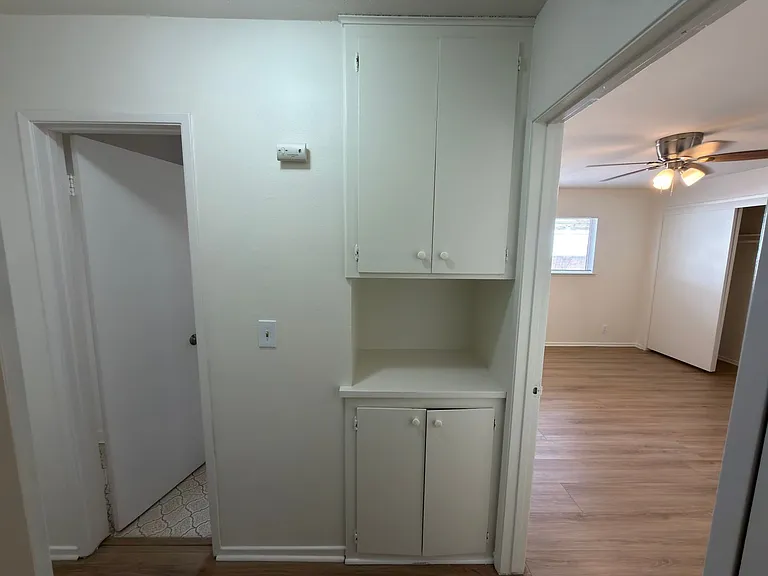 348-350 S Bedford Rd — Photo 13