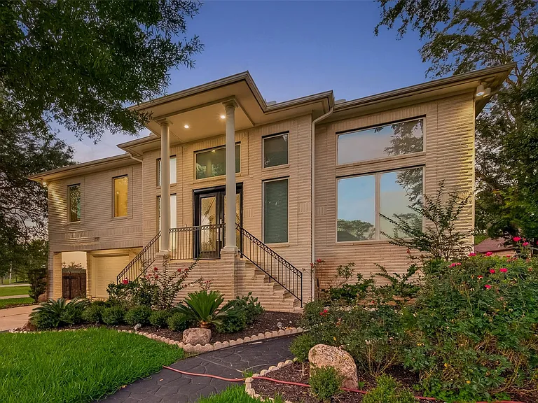 7203 Timberlake Dr — Photo 2