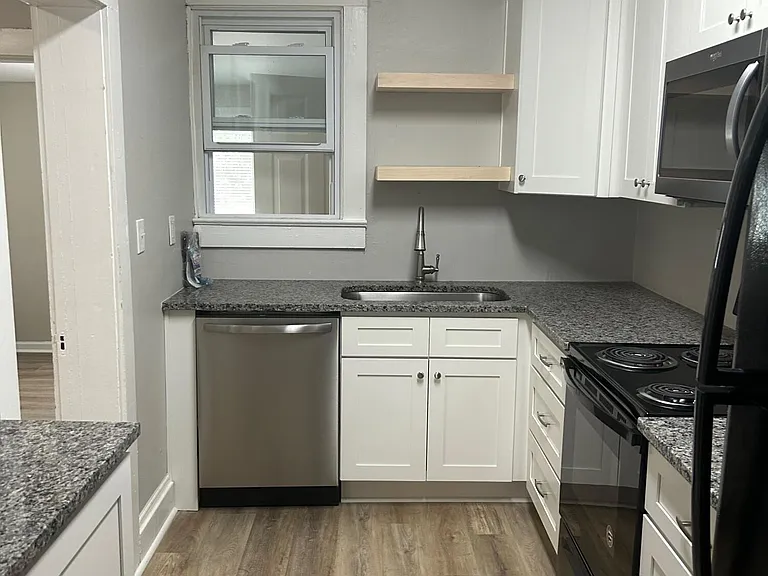240 E New Hampshire Ave — Photo 13