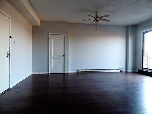 3rd image of 4500 N Clarendon Ave APT 802