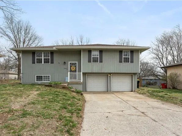 1801 SE High Dr, Oak Grove, MO 64075