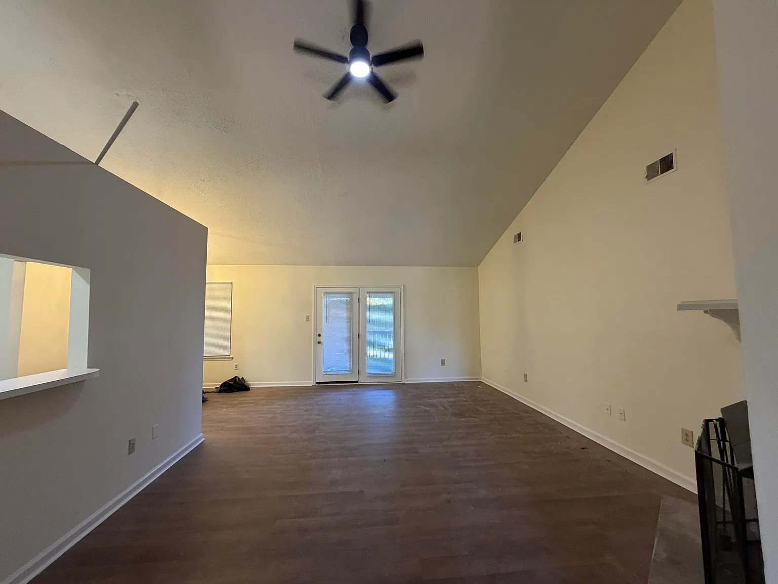 3 bed, 2.0 bath, 1321 sqft, $1,695 — Photo 4