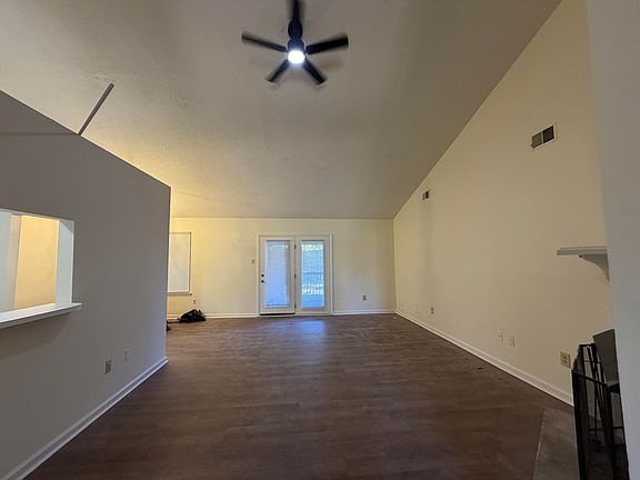 4th image of 1584 Springfield Dr