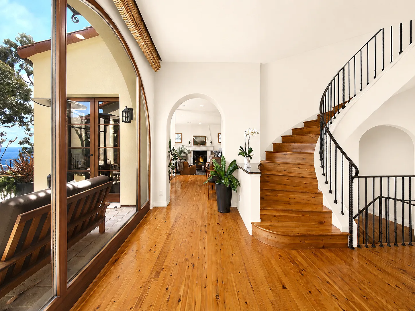 5 bed, 5.5 bath, 4650 sqft, $26,500 — Photo 4
