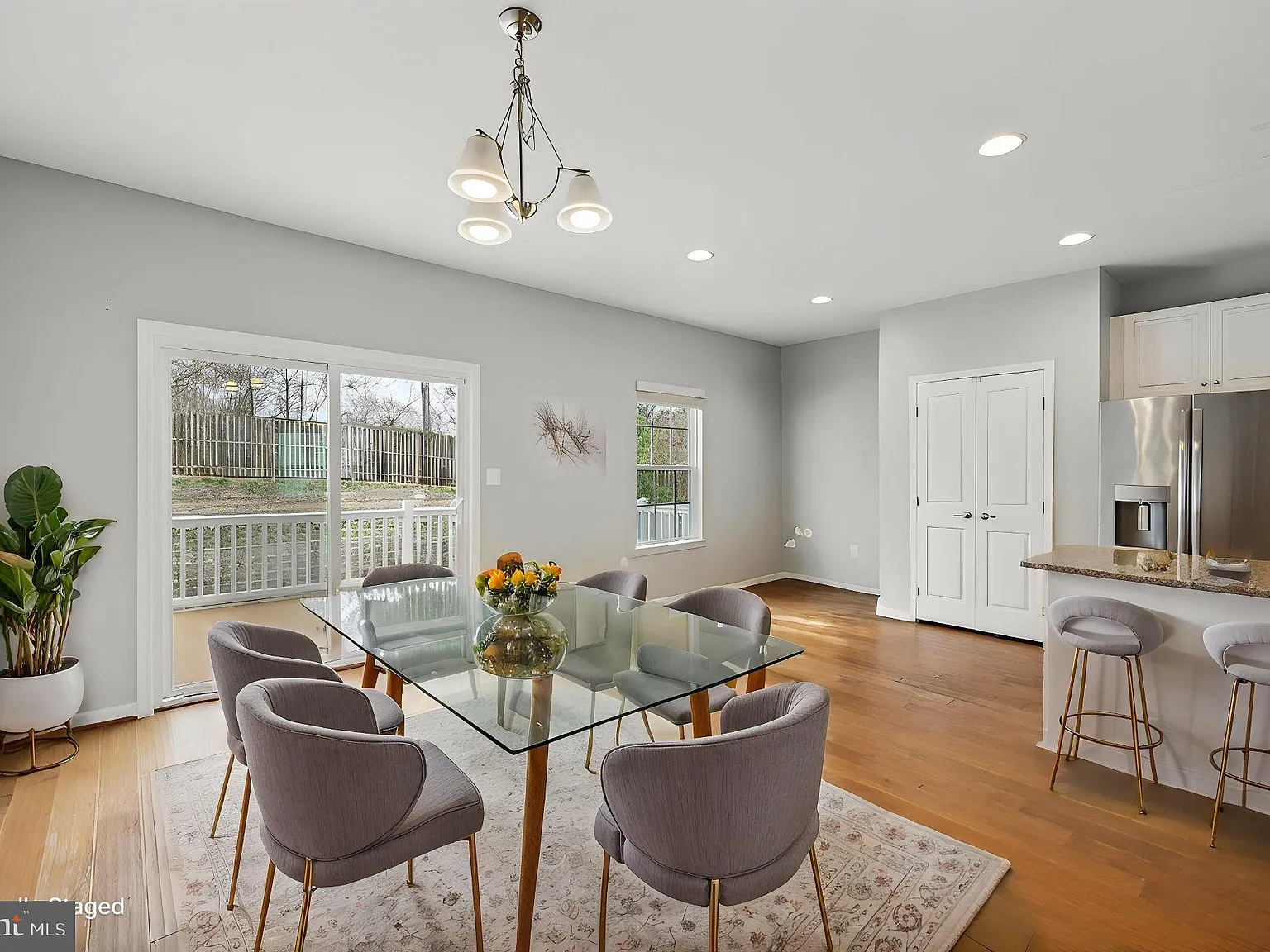 4 bed, 3.5 bath, 2371 sqft, $3,090 — Photo 4