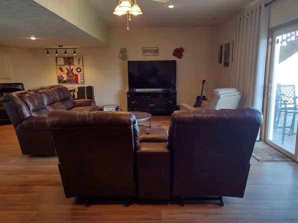 2720 Lakeview Cir, Plattsmouth, NE 68048