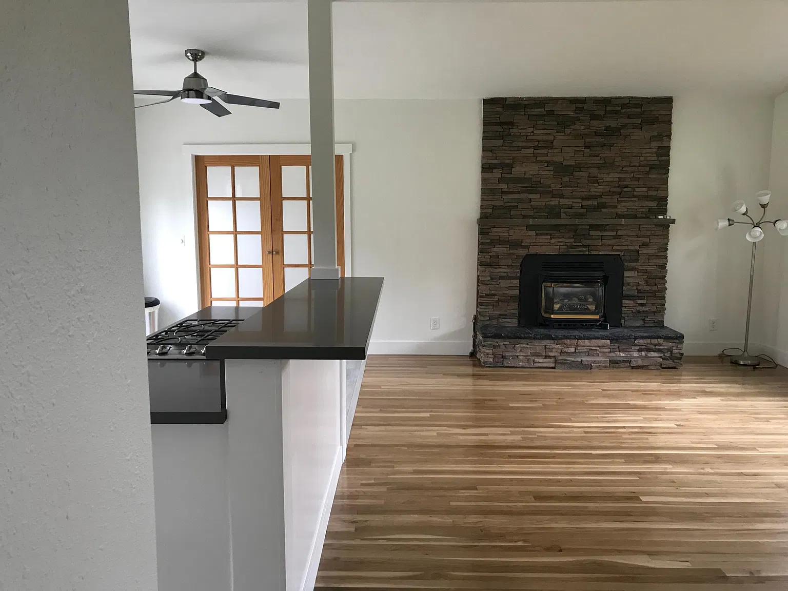 3 bed, 1.5 bath, 1260 sqft, $3,200 — Photo 2