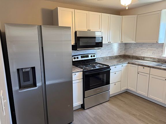 3rd image of 534 Seargent Ave
