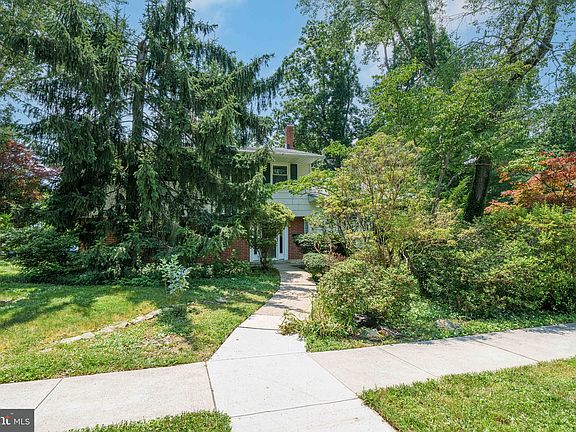 3rd image of 905 Baylor Dr