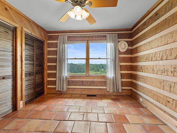 63rd image of 102 Cross Creek Ln