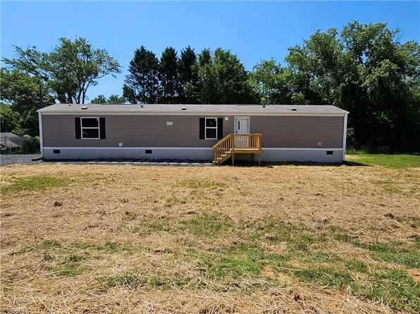 401 Brook St, Walnut Cove, NC 27052
