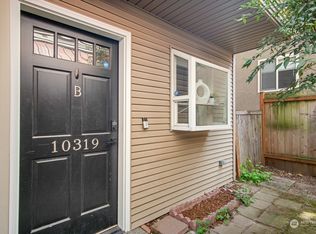 10319 Midvale Ave N APT B, Seattle, WA 98133