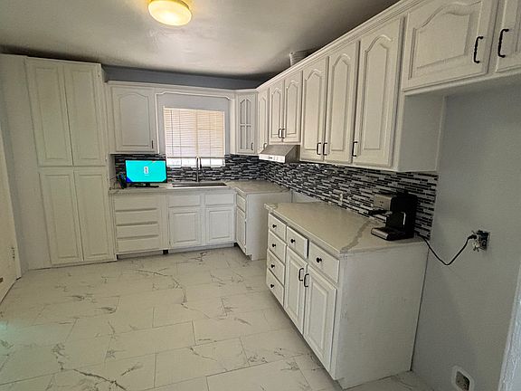 2nd image of 403 Price St
