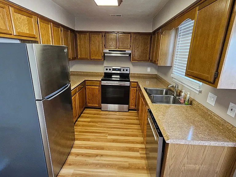 1605 Sinking Creek Dr — Photo 10