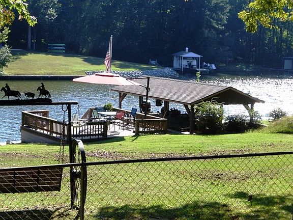 3rd image of 289 Northampton Dr