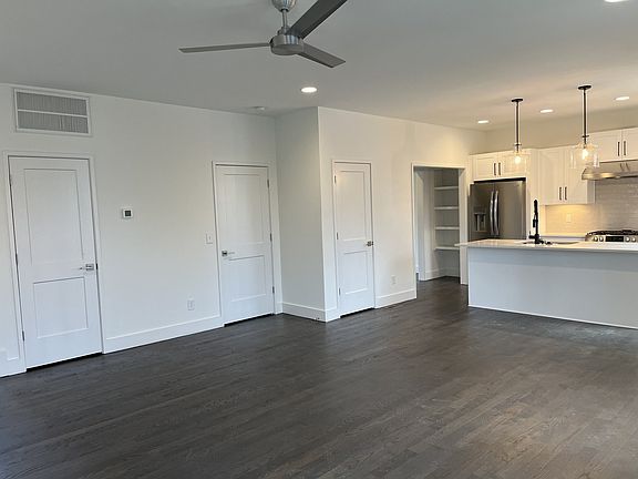 4th image of 405 Marshall St Unit 2