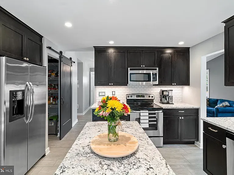 422 Avondale Dr — Photo 12