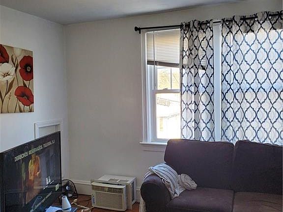 3rd image of 16 Balmoral Ave