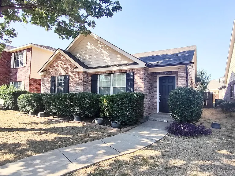 8929 Holliday Ln — Photo 16
