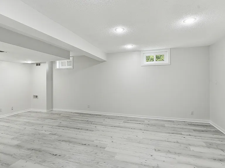 2217 S 164th Cir — Photo 30