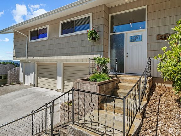 3rd image of 2408 Sunrise Street