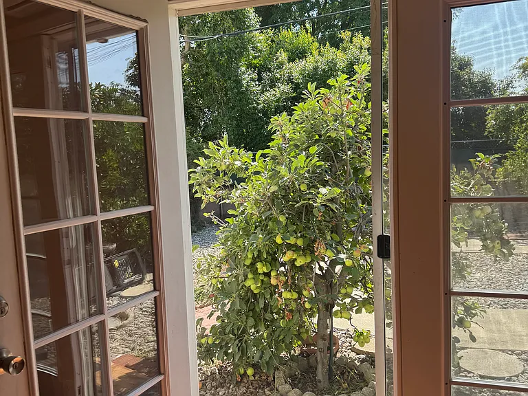 1919 Bridgeport Ave — Photo 11