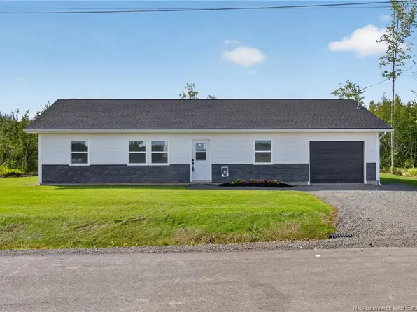 24 Fawcett Ave, Petitcodiac, NB E4Z 4H4