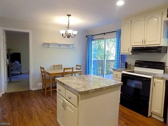 5th image of 3 Otter Hill Ct