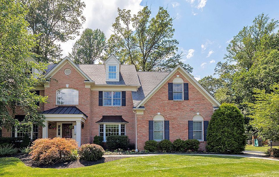 1st image of 6 Roosevelt Cir