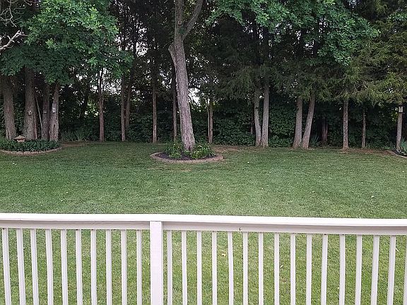 4th image of 215 Chimney Rock Dr