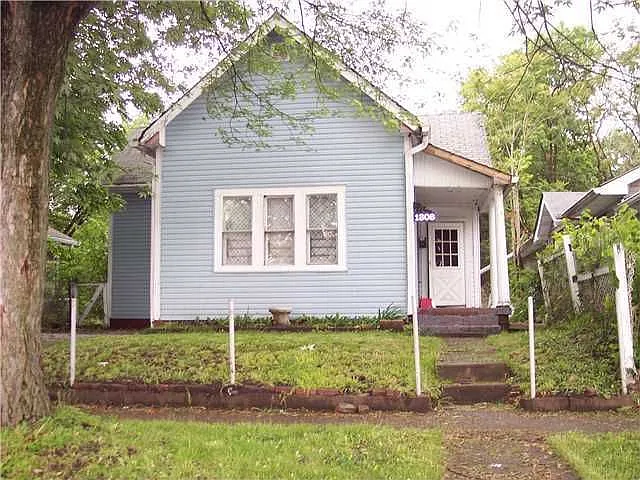 1308 N Pershing Ave photo 1