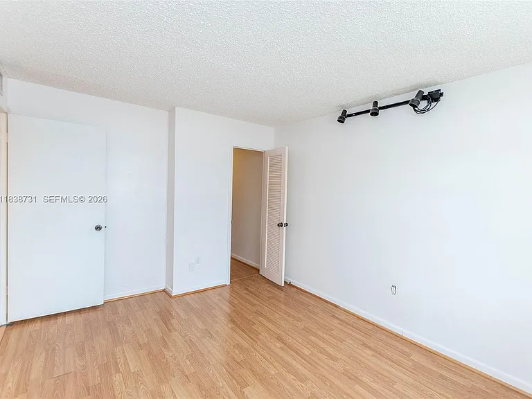 3862 NE 171st St #B — Photo 28