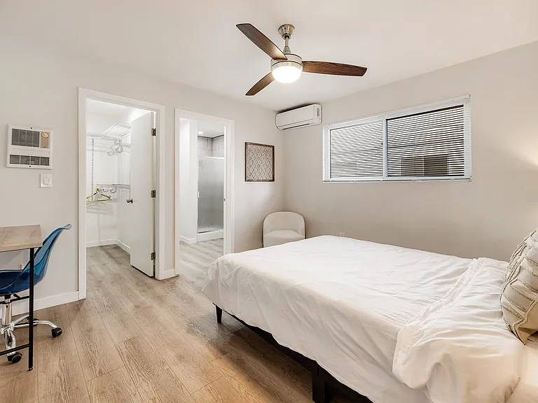 1880 Termino Ave #A — Photo 37