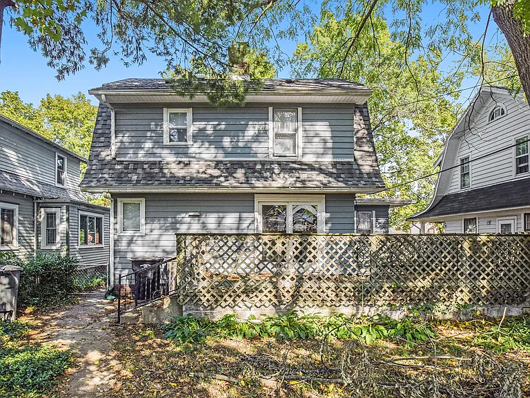 1933 Beverly Pl — Photo 12