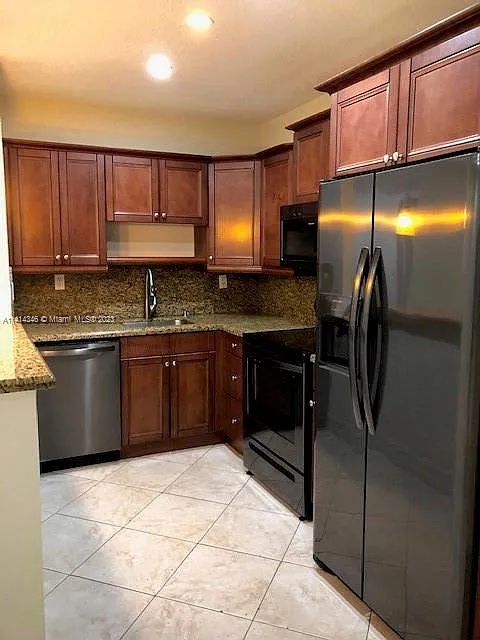 2 bed, 1.5 bath, 872 sqft, $1,700 — Photo 2