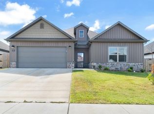 1031 Sunshine Ct, Centerton, AR 72719
