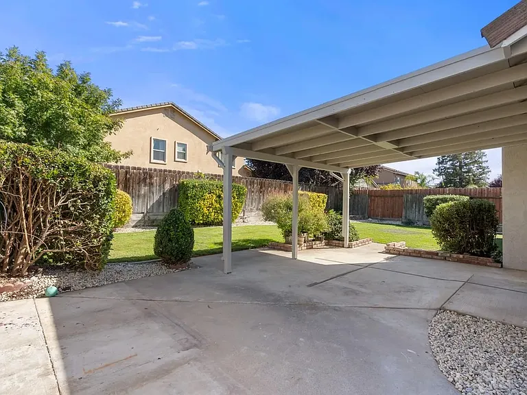 371 Shalako Dr — Photo 10