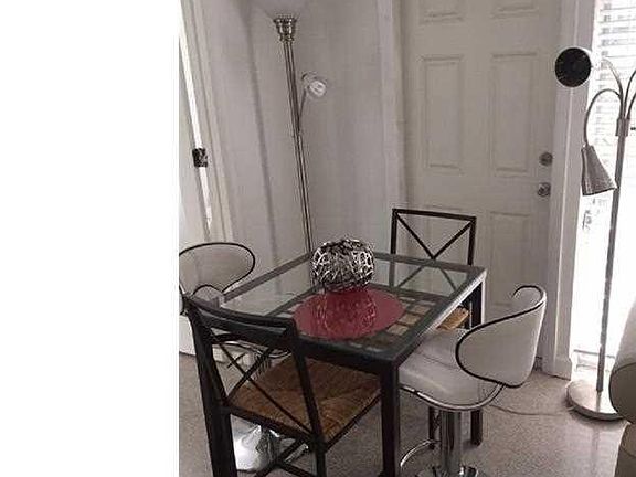 5th image of 1050 SE 14th Pl APT 15D