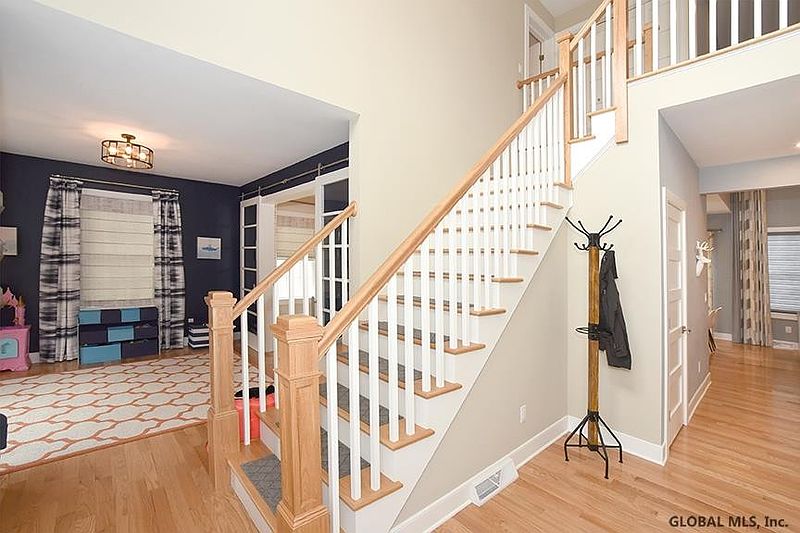 4th image of 12 IRONWOOD Street