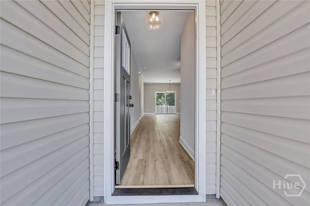 3 bed, 2.0 bath, 1662 sqft, $2,400 — Photo 4