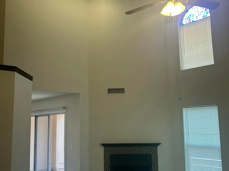 530 E Kerry Ln — Photo 10
