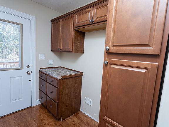 3rd image of 122 Vermont Dr NW