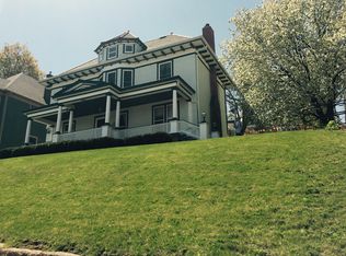 1095 Grove Ter, Dubuque, IA 52001