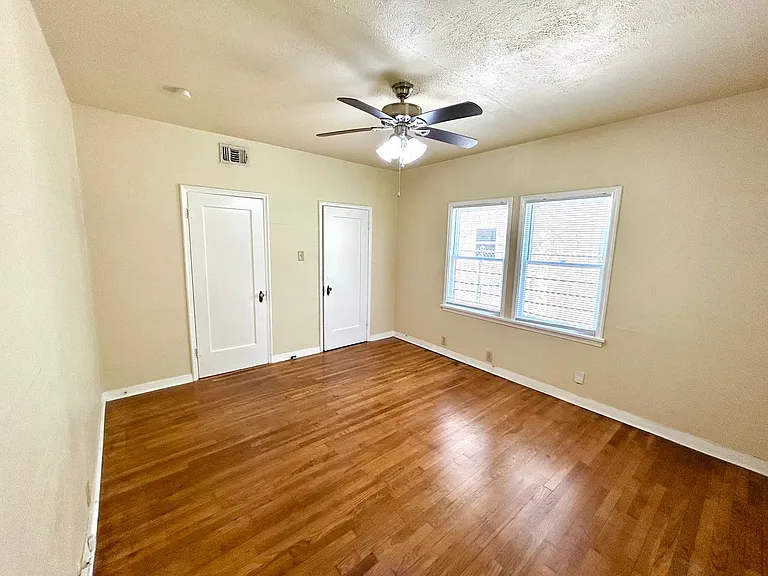 218 E Rosewood Ave — Photo 15