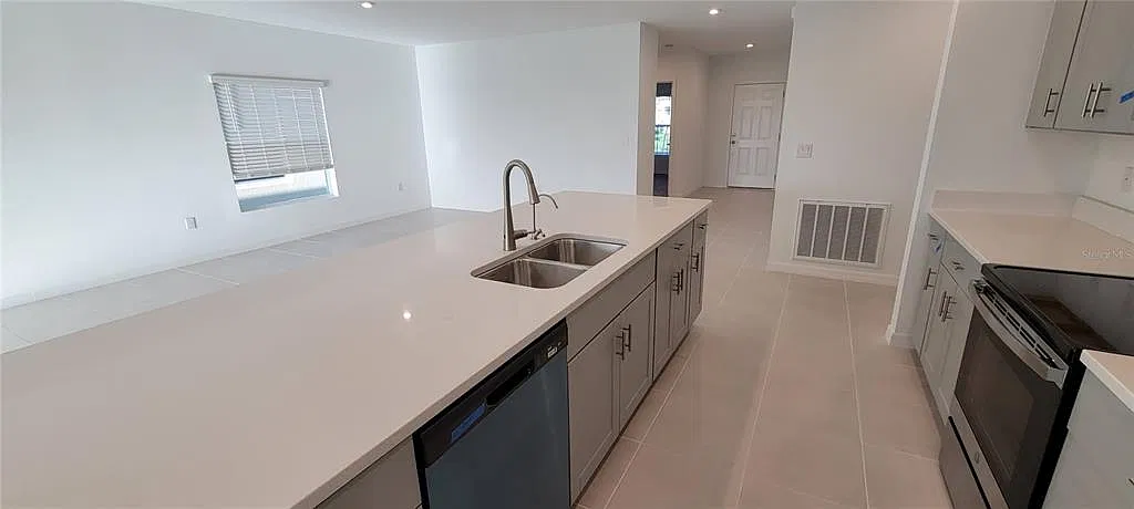 4 bed, 3.0 bath, 2091 sqft, $2,450 — Photo 4