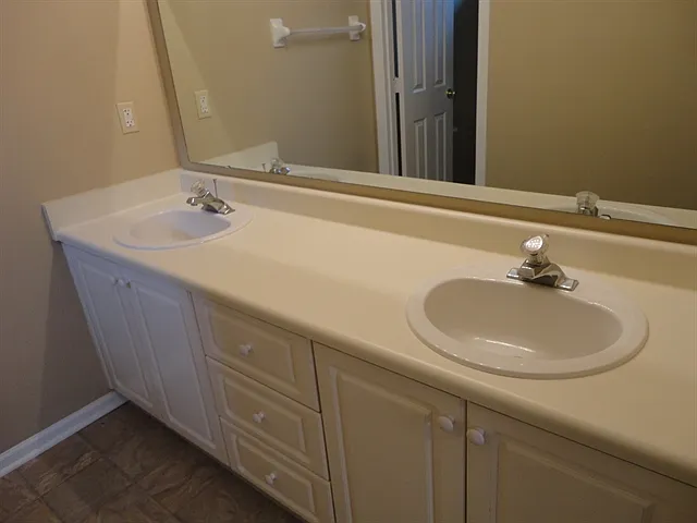 6526 Sparrowood Dr — Photo 11