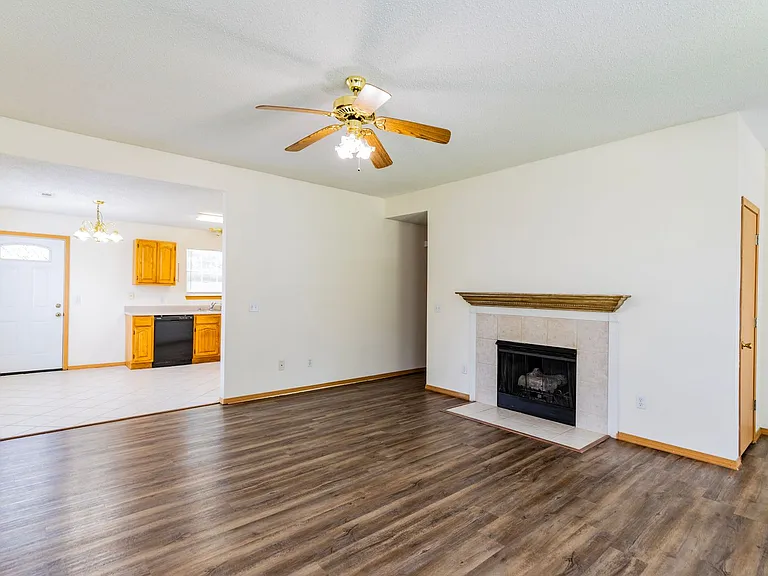 1502 Crescent St — Photo 5