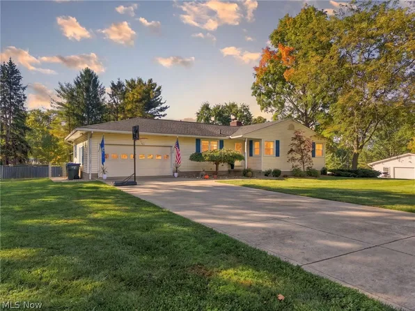 656 N Hidden Valley Rd, Cuyahoga Falls, OH 44223
