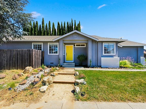 4th image of 350 Jacaranda Drive