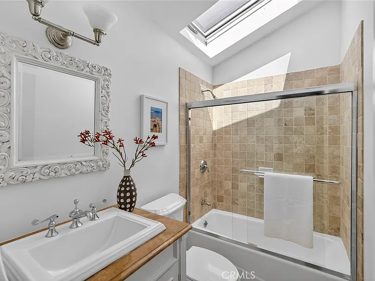 431 Nyes Pl — Photo 26